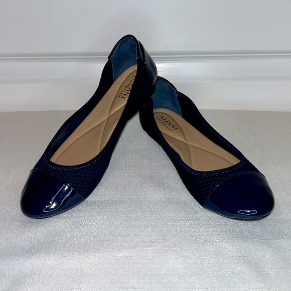 Alfani Size 6.5 Navy Blue Step N Flex Round Toe Flats - Picture 3 of 8